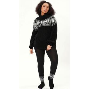 Premise holiday Christmas sweater sock set women’s size large snowflake black&wh